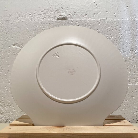 Wedgwood of Etruria & Barlaston Nautilus Shell Dinner Plate - Picture 3 of 6